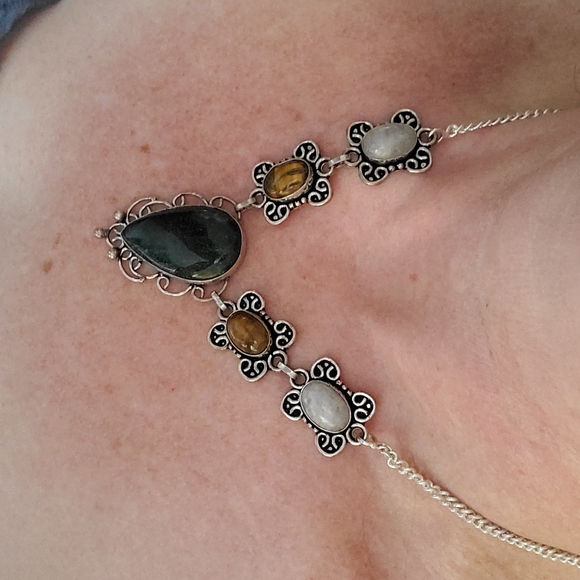 New Nephrite, Tiger Eye and Rainbow Moonstone Silver Necklace. - Picture 6 of 16